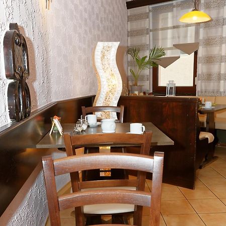 Hotel Huettl - Garni Worms Kültér fotó