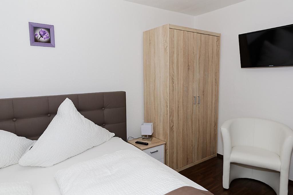 Hotel Huettl - Garni Worms Szoba fotó