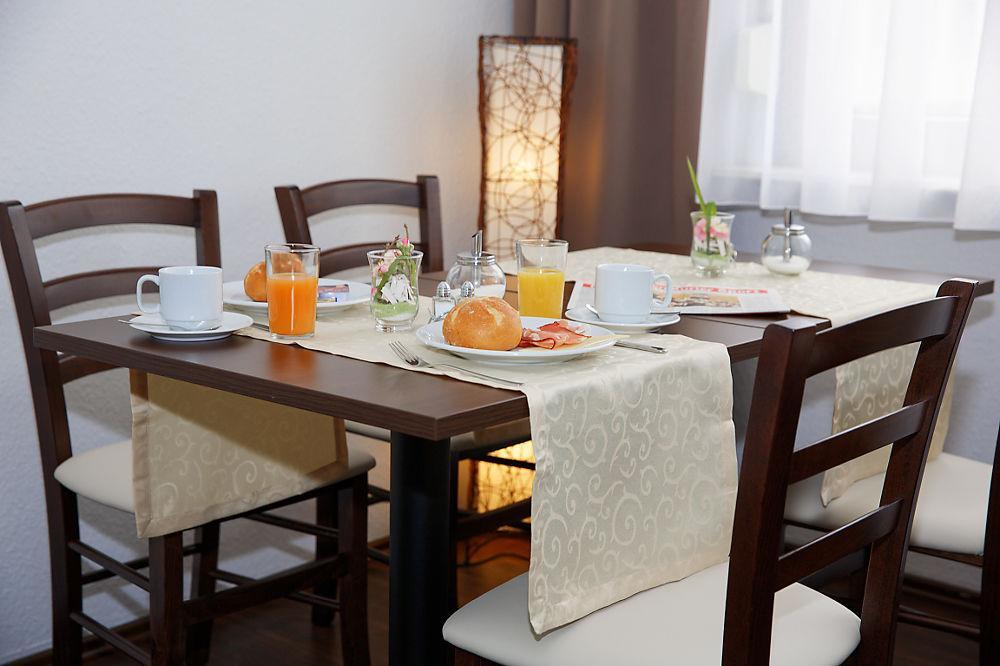 Hotel Huettl - Garni Worms Kültér fotó