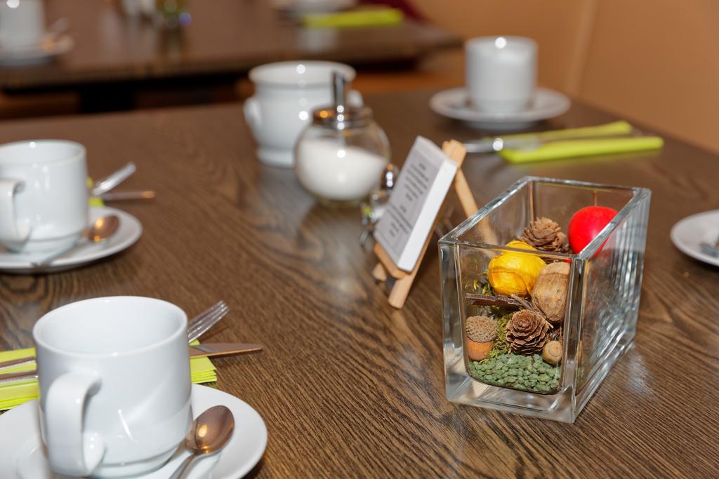Hotel Huettl - Garni Worms Kültér fotó